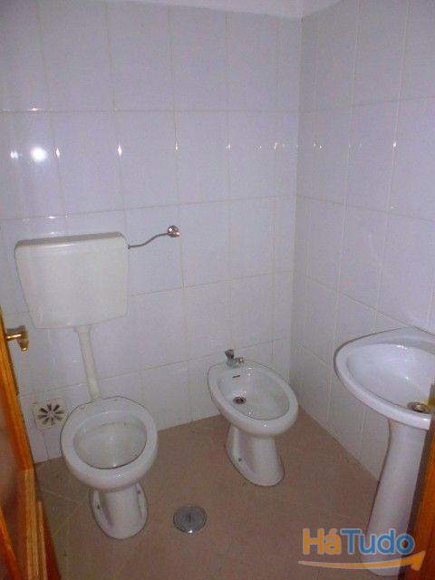 LOJA COM 30m2 – WC – MONTIJO