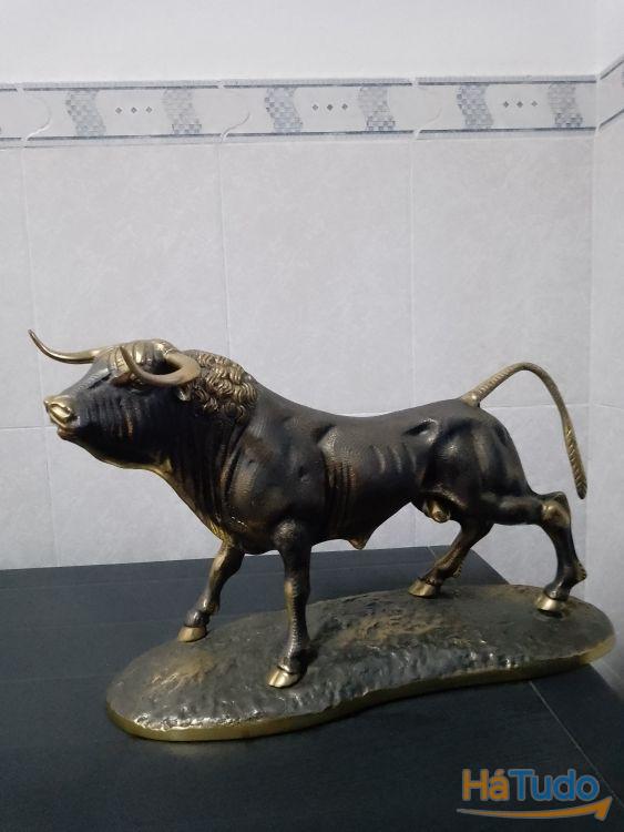 Touro em bronze Touro em bronze